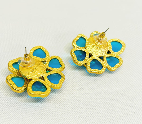 Beautiful turquoise style colored stone & Gripoix style flower design earrings.