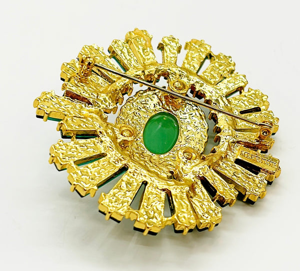 Large oval shaped statement brooch.