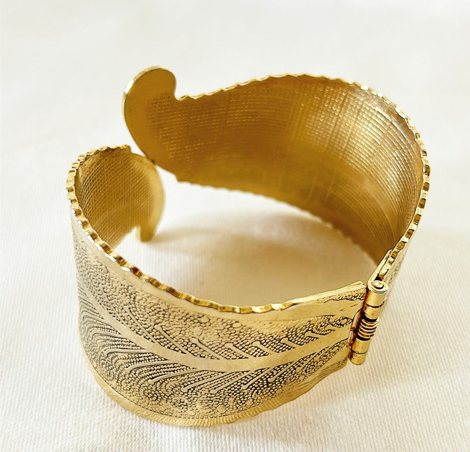1980s vintage large chunky gold tone bracelet with hinged back.