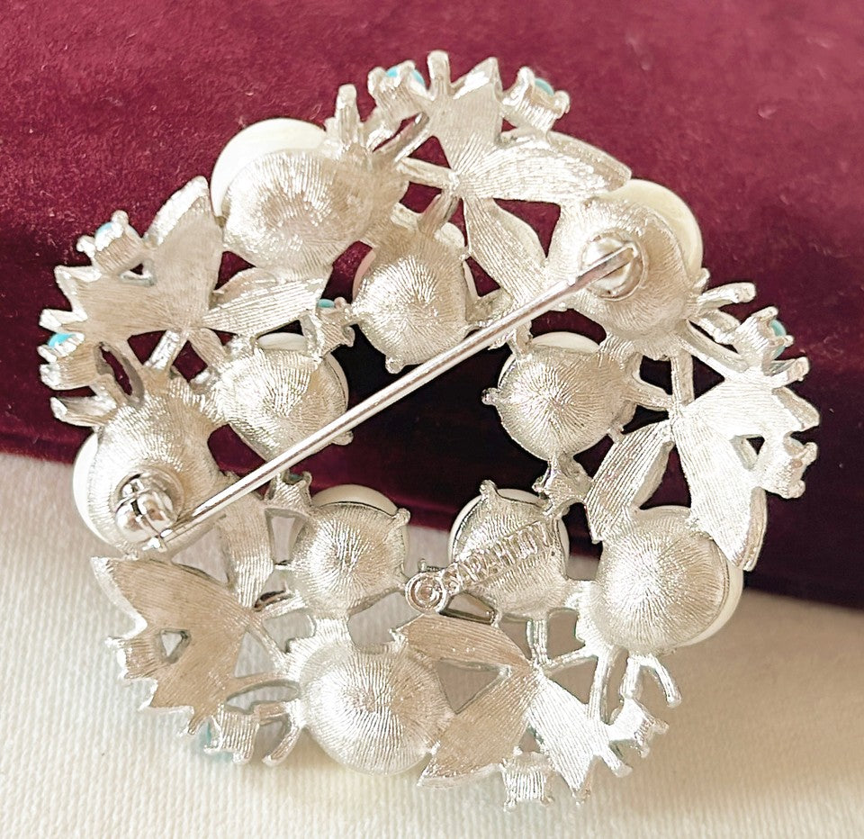 Vintage signed Sarah Coventry round larger statement brooch