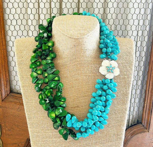 Stunning faux blue turquoise &amp; green turquoise chunky statement necklace.