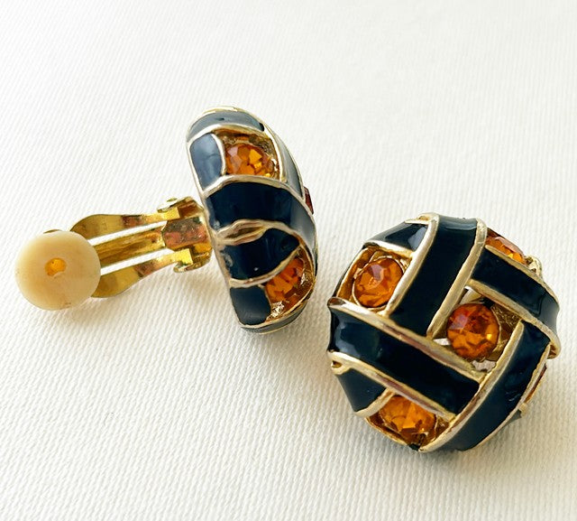 Glamorous 80s clip earrings.