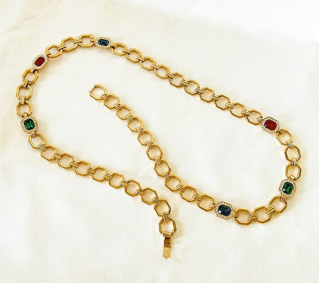 Luxurious style vintage 90s statement necklace