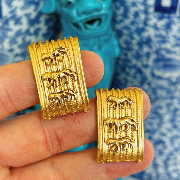Fabulous vintage 1980s clip on statement earrings with leopard 🐆 figures.