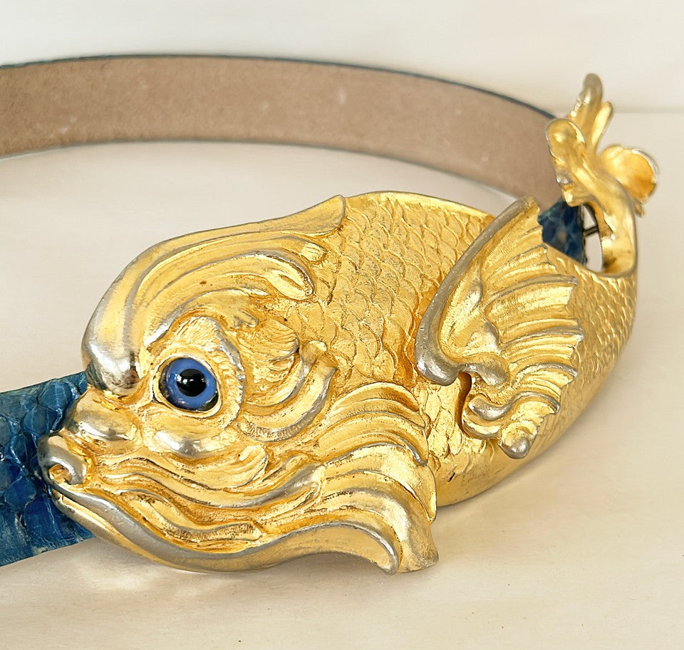 Fantastic signed Christopher Ross 1985 signed & dated sculpture fish belt fashion buckle with original blue snake skin belt