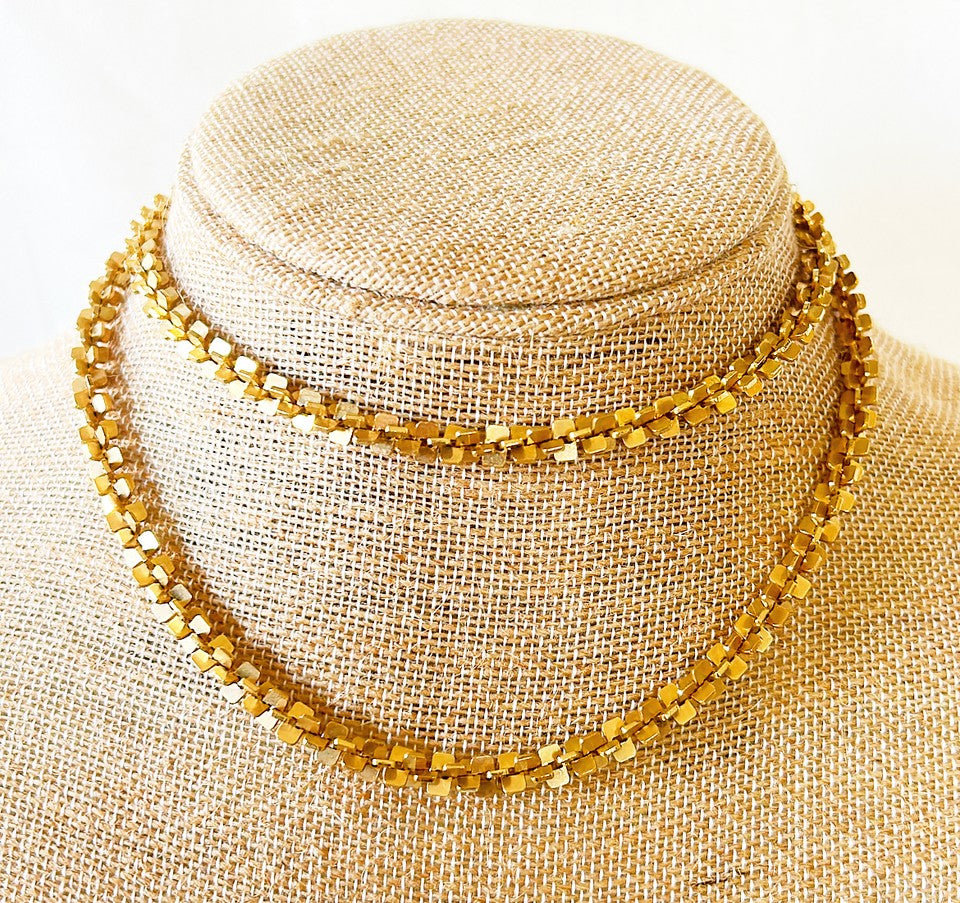 Beautiful vintage 80s long gold tone metal necklace with interlocking style squares as the chain design.