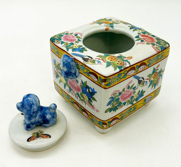 Decorative famille rose style pattern foo dog lidded box