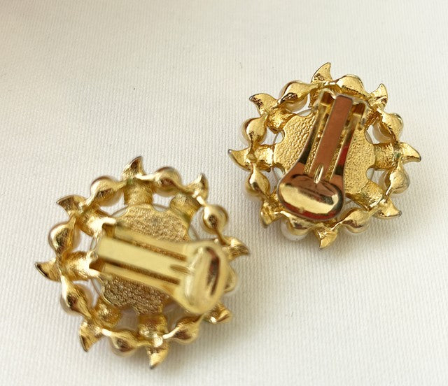 Vintage 1980s larger size clip pearl sunburst style earrings with rhinestone accents.