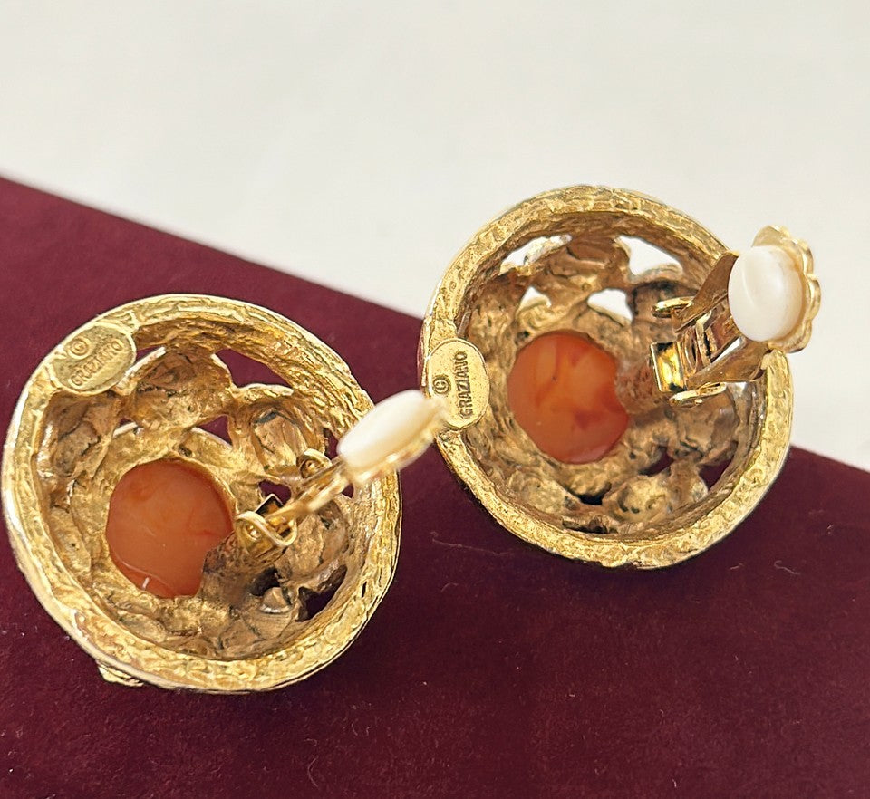 Large scale statement clip earrings from the 90s signed by Graziano.