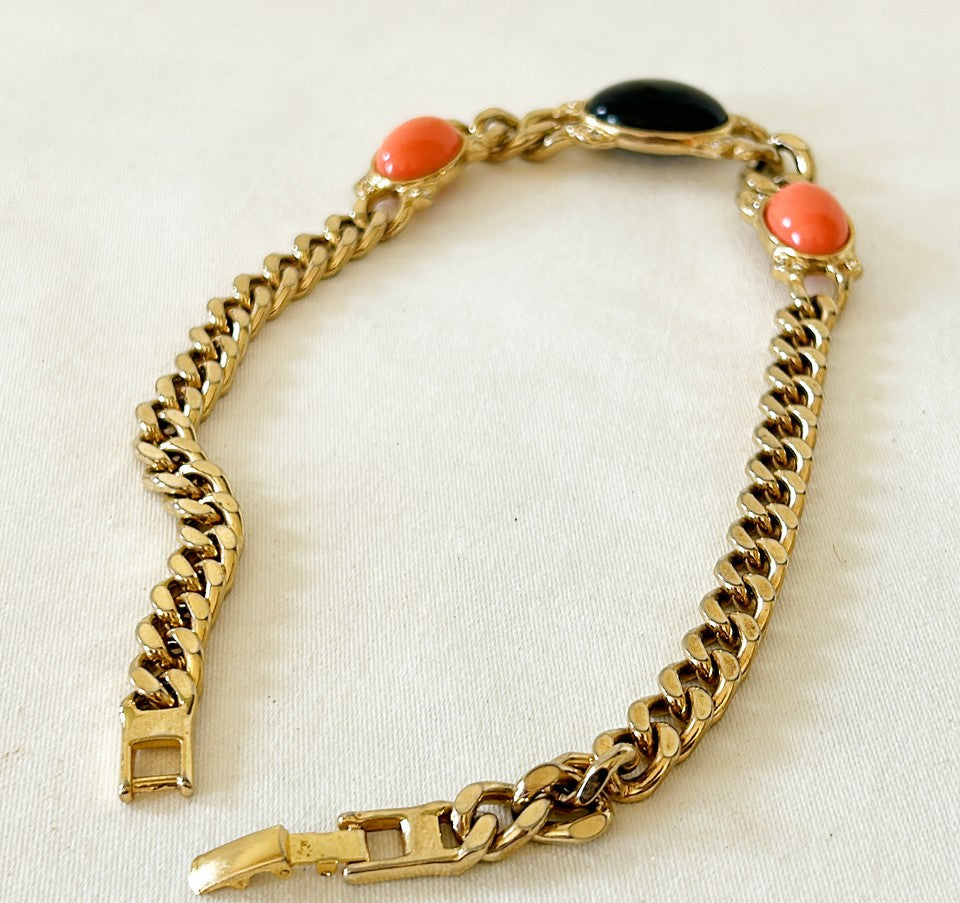 Vintage runway style thick statement piece necklace.