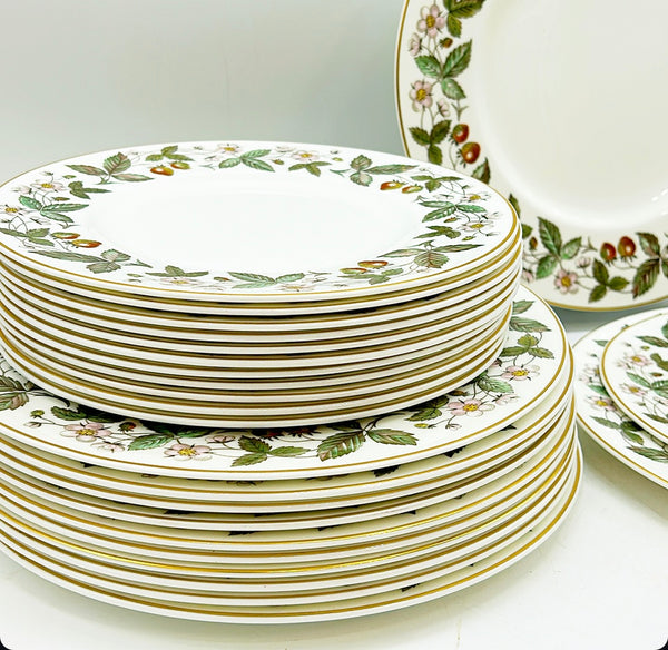 Vintage collection 24 piece Wedgwood Strawberry Hill pattern fine china