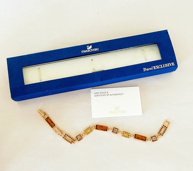 Vintage signed SWAROVSKI designer link style bracelet.