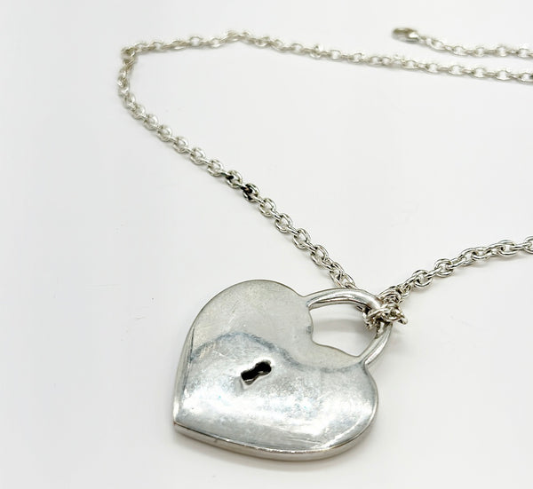 Vintage 90d GUESS signed heart silver metal tone pendant necklace.