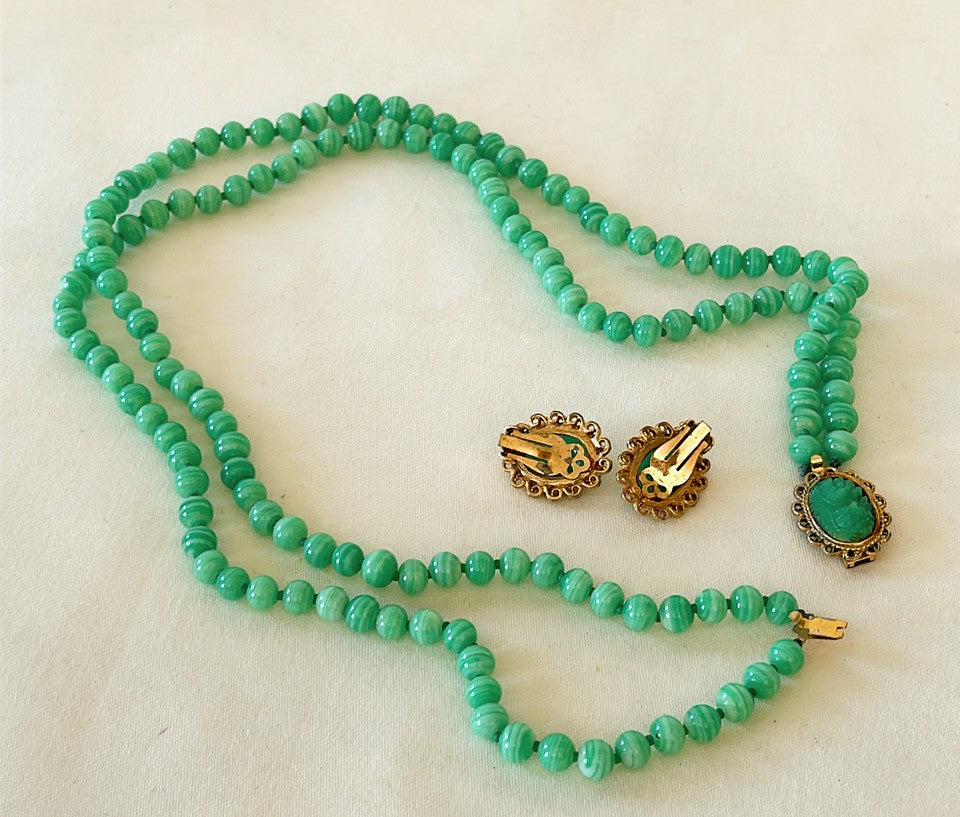 Vintage 1960s double jade beaded necklace