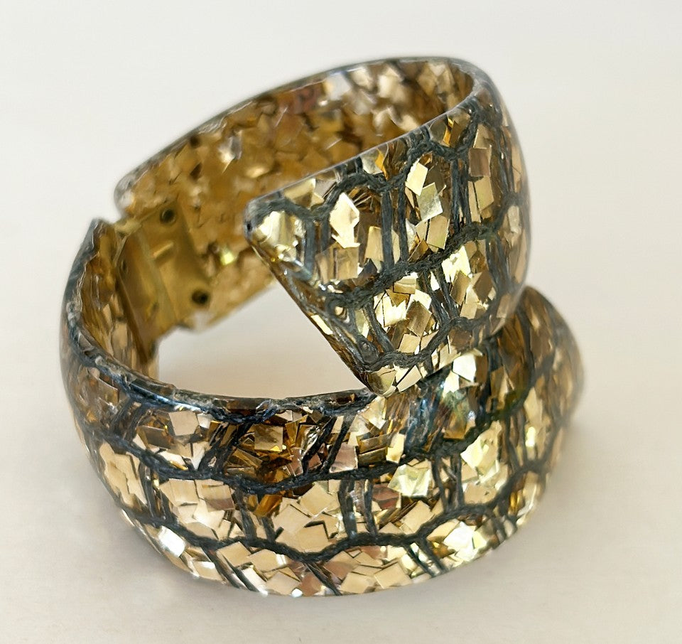 Stunning 1950s rate lucite cuff style hinged designer bracelet.