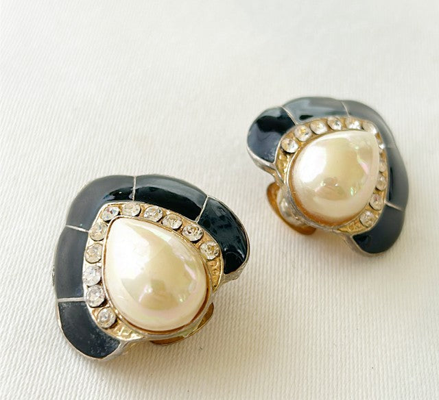 Stunning vintage black enamel style clip earrings.