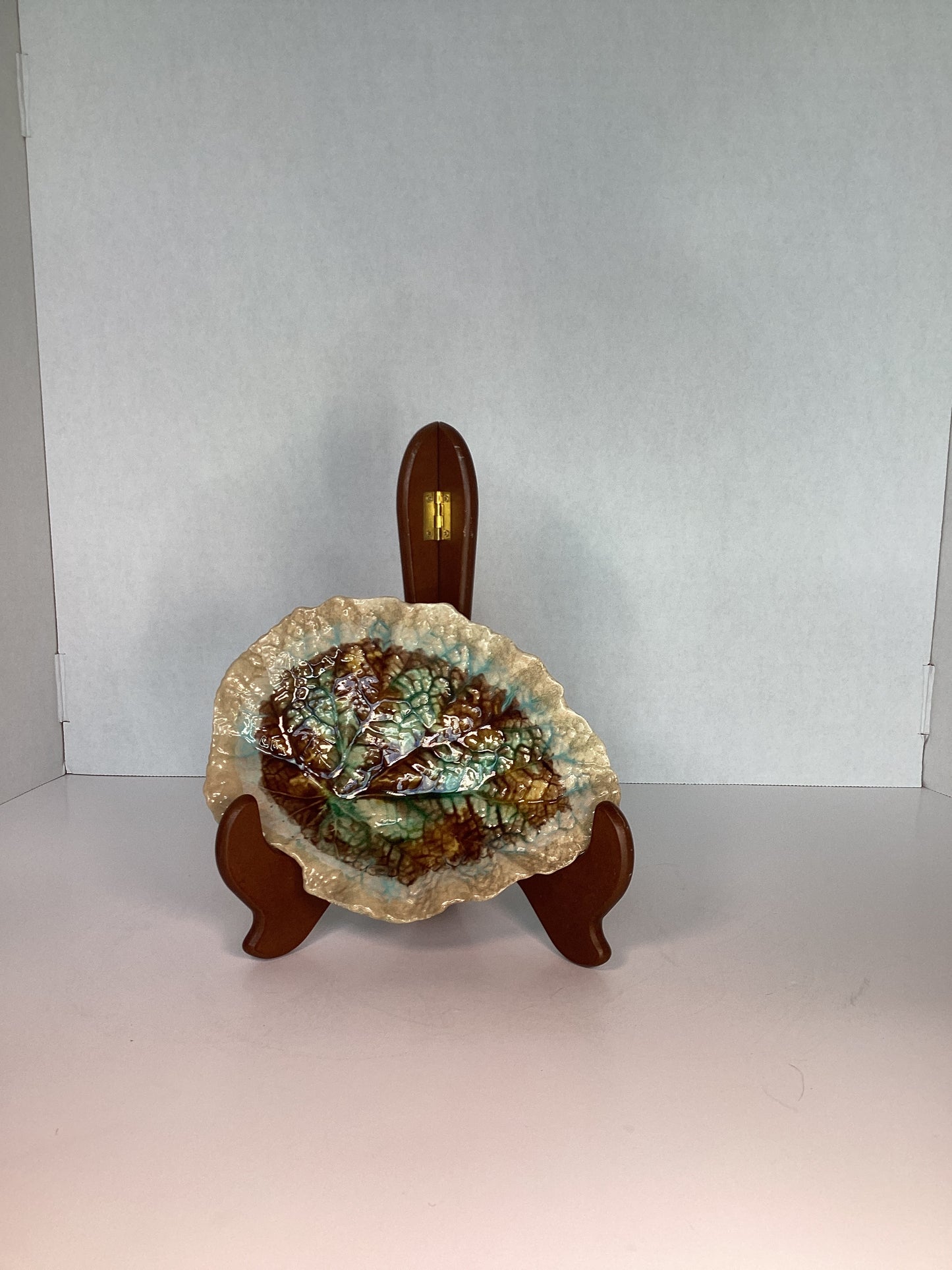 Majolica Begonia Leaf Dish - Smaller
