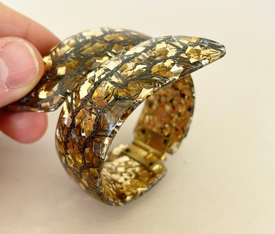 Stunning 1950s rate lucite cuff style hinged designer bracelet.