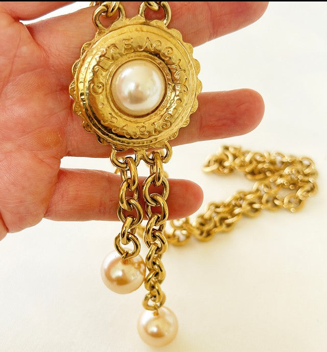 Runway statement Givenchy vintage 80s necklace.