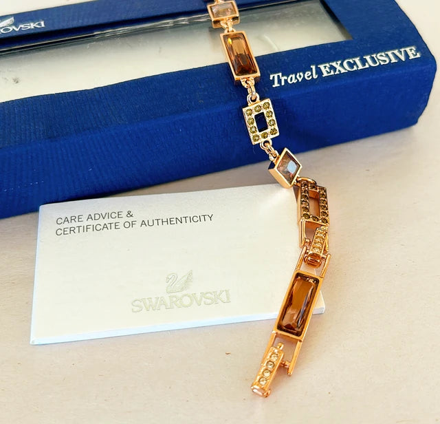 Vintage signed SWAROVSKI designer link style bracelet.