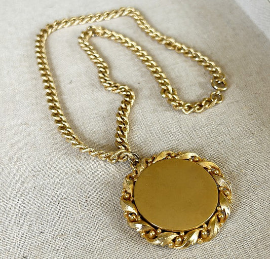 Fabulous 60s large scale coin pendant gold metal necklace.