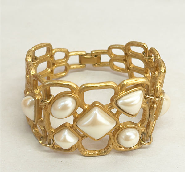 Vintage 1980s statement faux pearl &amp; gold metal statement bracelet