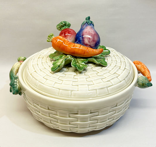 Vintage 1980s signed Fitz &amp; Floyd round tureen with vegetable top lid and side handles