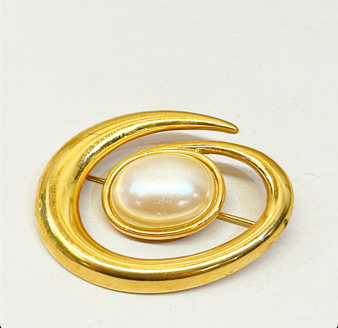 1980s signed vintage Monet faux pearl brooch.
