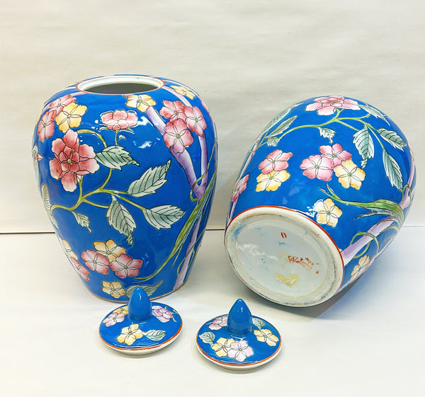 Fabulous matching pair of vintage chinoiserie style ginger jars with lids