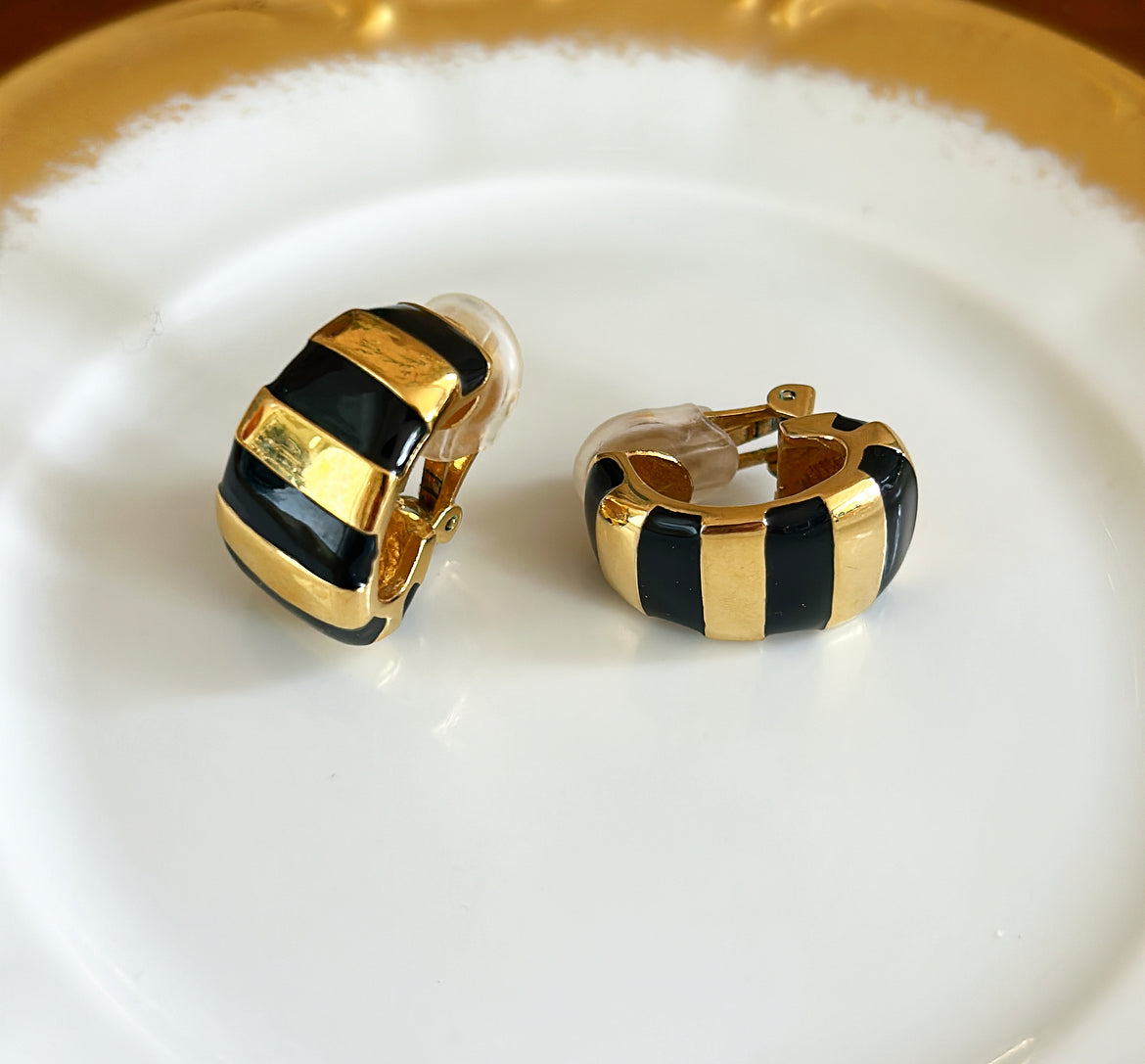 Classic vintage 90s signed St John clip on earrings