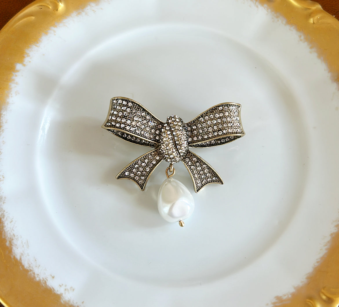 Vintage Yosca signed bow brooch with faux pearl