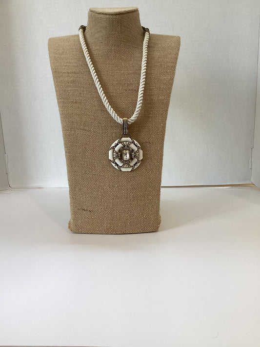Heidi Daus like, Ivory & Gold Circular Pendant Necklace