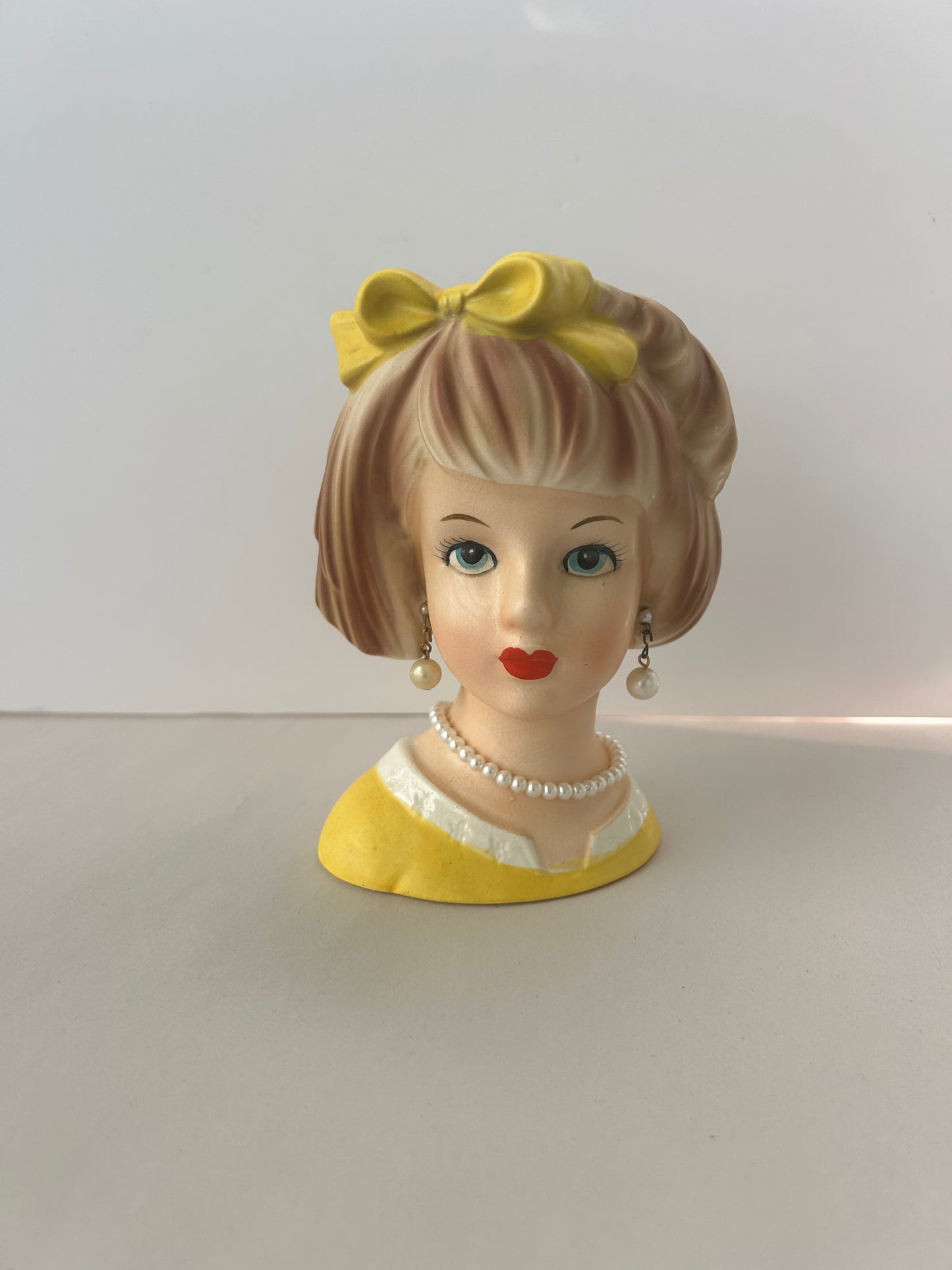 Custom - Lady Head Base - Plus Tree - Yellow Dress and Bow