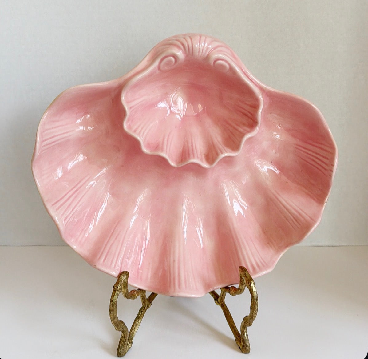 Vintage ceramic pink shell bowl/plate.