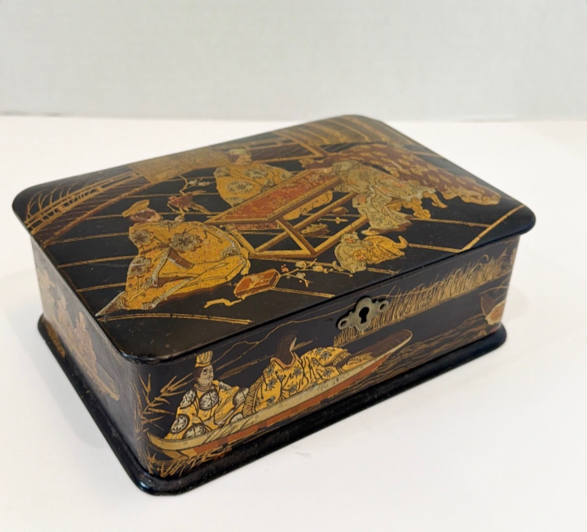 19th-century French Napoleon III Chinoiserie paper-mâché box