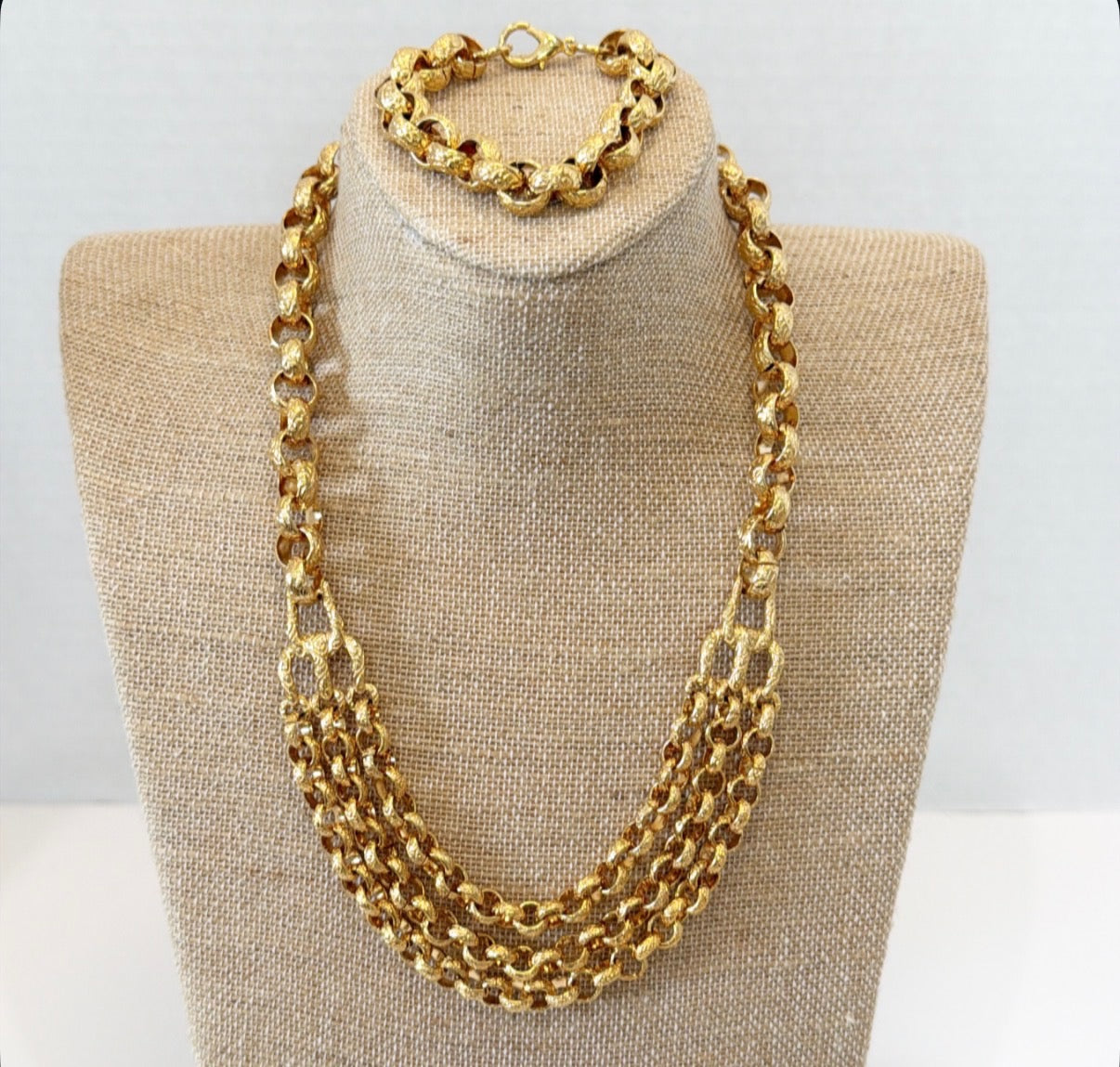 Vintage designer style heavy quality necklace