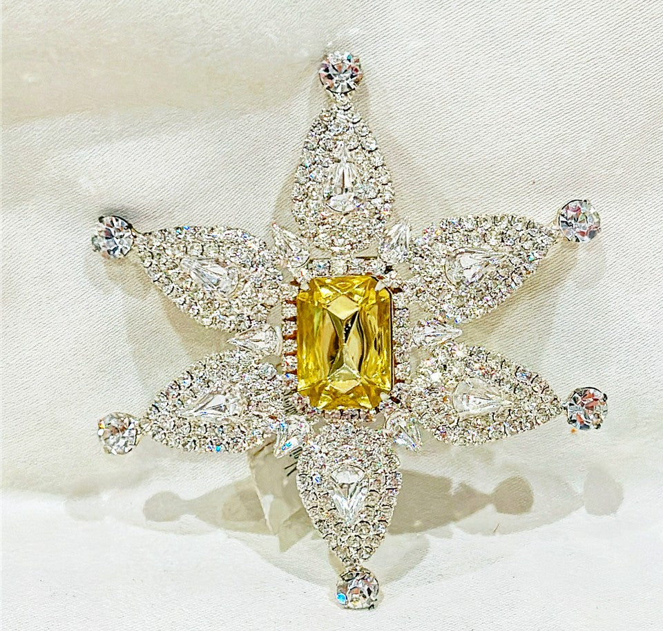 Stunning vintage designer fashion brooch.